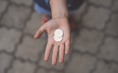 4 Remarkable Truths in the Story of a Poor Widow Who Gave All